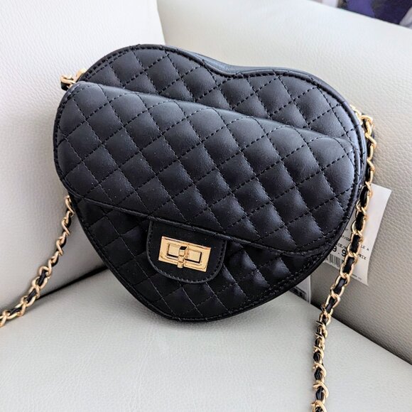 🖤 Chanel Inspired Heart Black Bag w/ Gold Chain - Picture 4 of 8